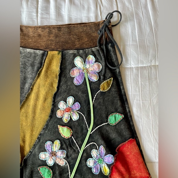 Rising International Skirt - Picture 3 of 5